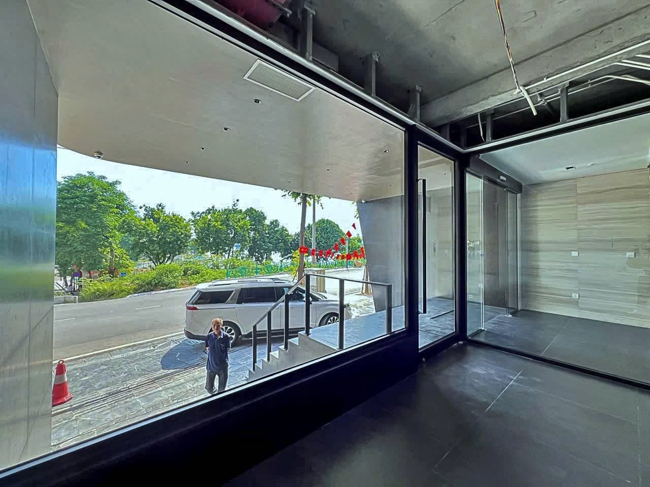 Luxury Commercial Space on Xuan Dieu, Tay Ho 2
