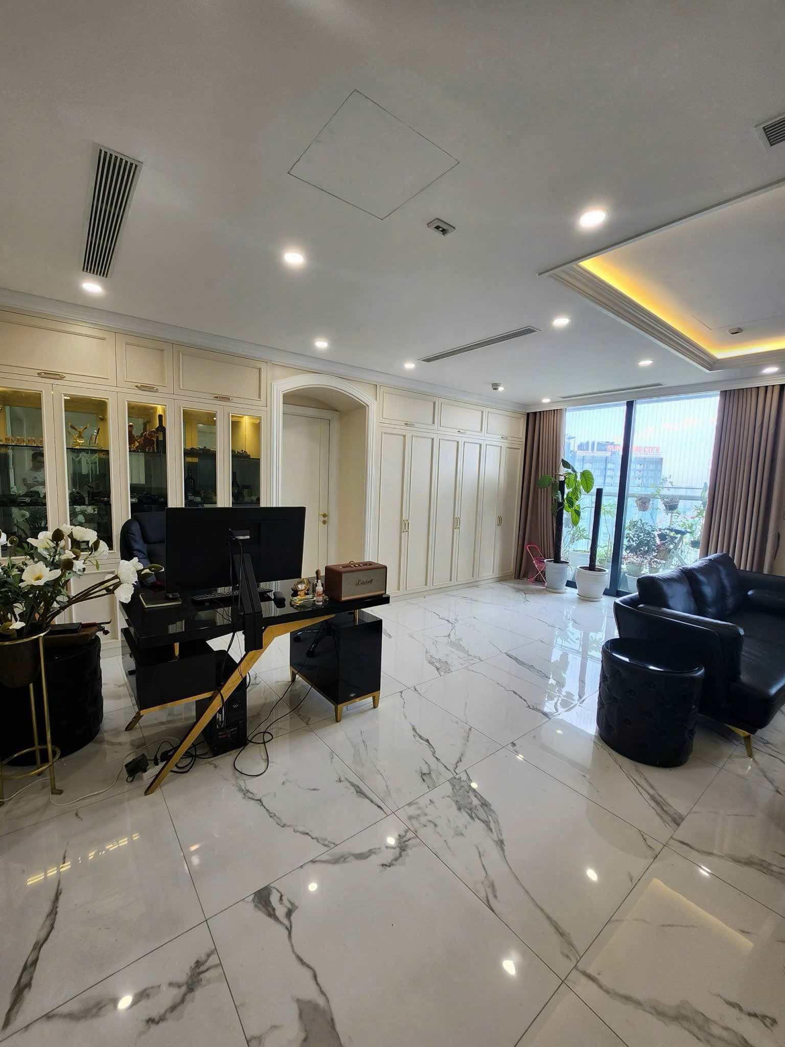 Luxury High Floor Apartment in Sunshine City