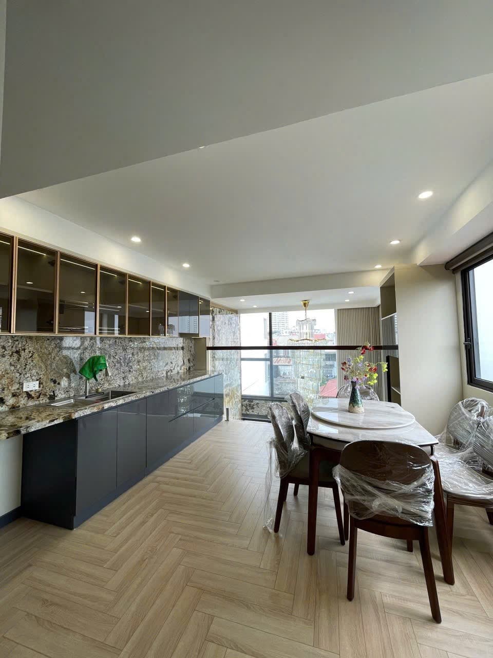 8-Storey West Lake View House for Rent on Trich Sai, Hanoi – 4 Bedrooms, Elevator & Car Access