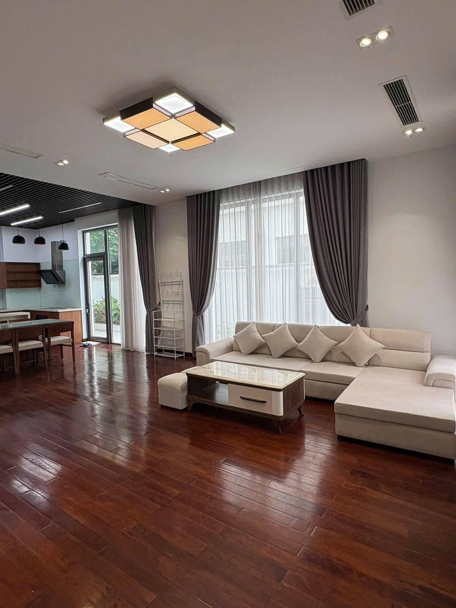 Fully Furnished 4-Bedroom Villa for Rent at Vinhomes Riverside, Long Bien
