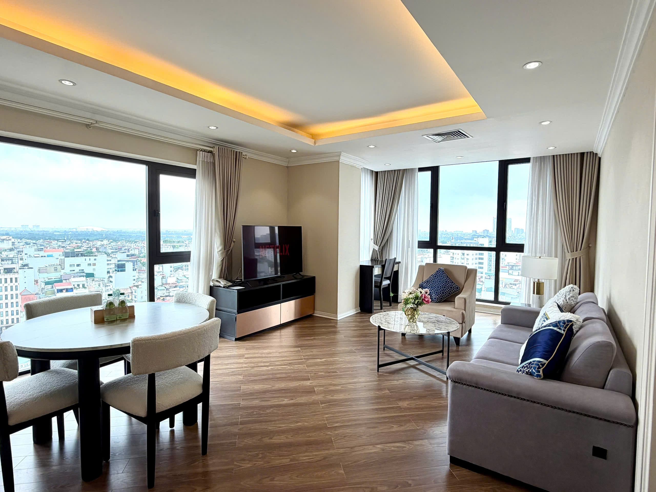 Lake view & Morden 2 bedroom in Truc Bach