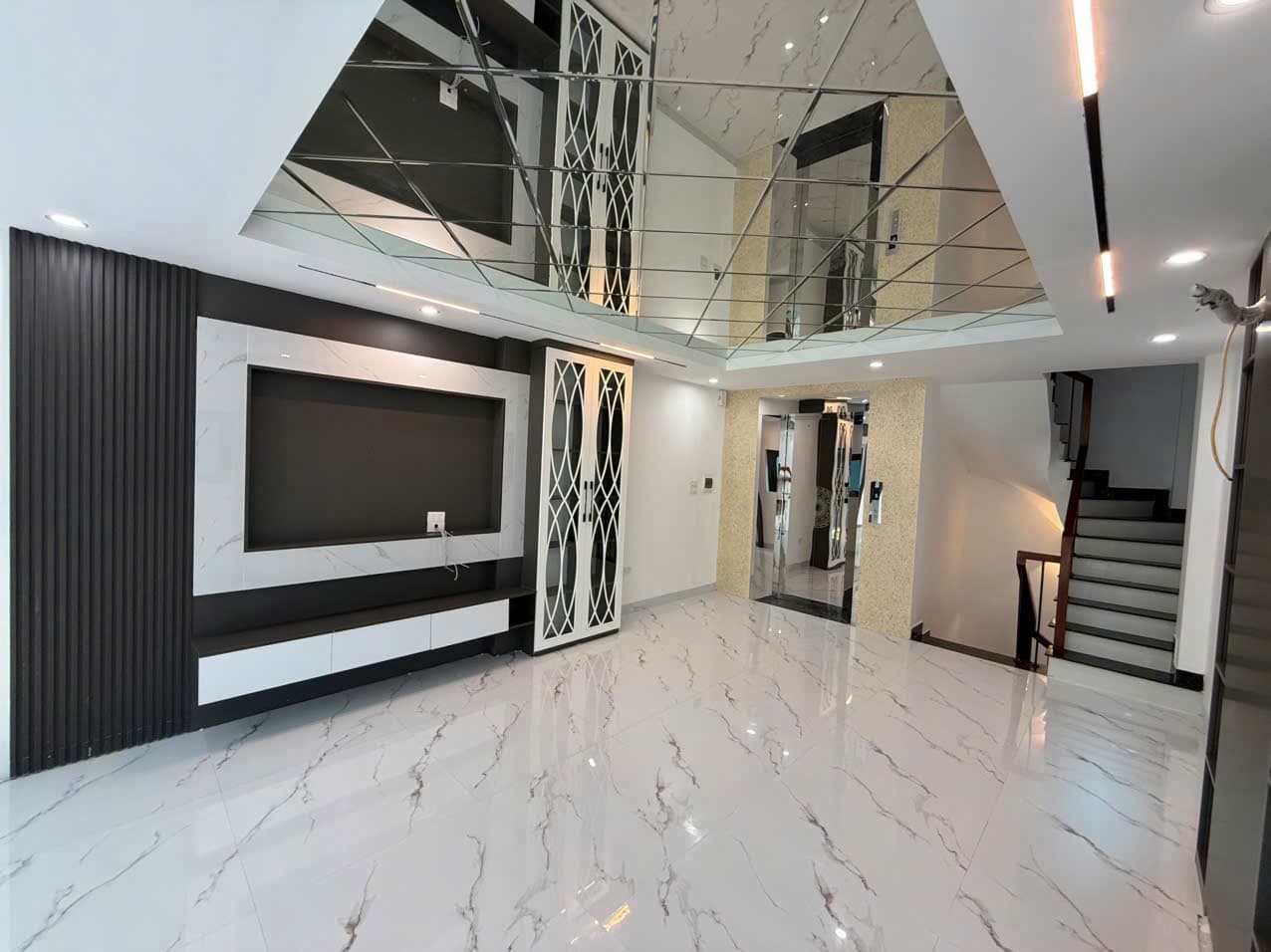 Refined 6-Storey House in Long Bien