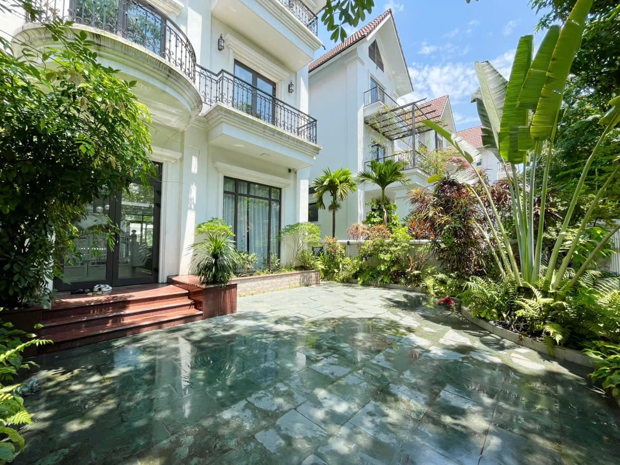 3–4 Bedroom Riverside Villa for Rent at Hoa Sua, Vinhomes Riverside, Long Bien