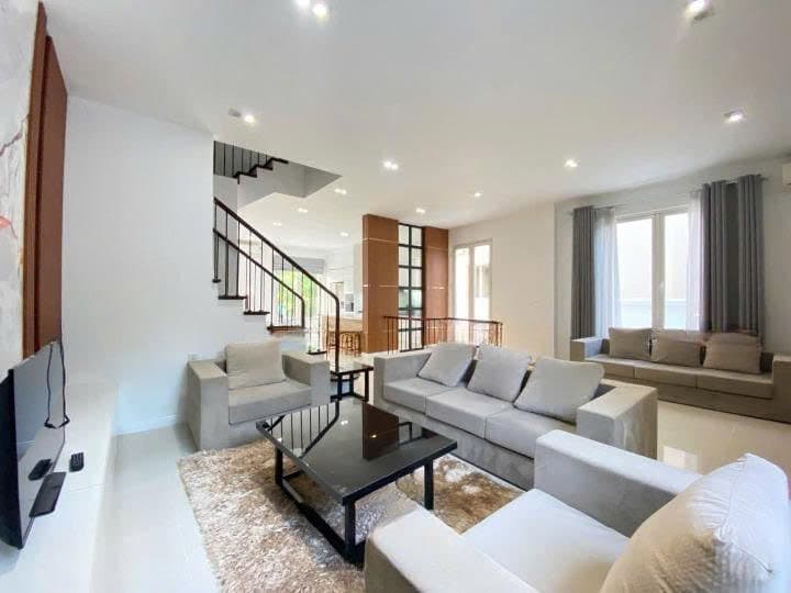 Fully Furnished Riverside Villa for Rent at Hoa Sua 11, Vinhomes Riverside