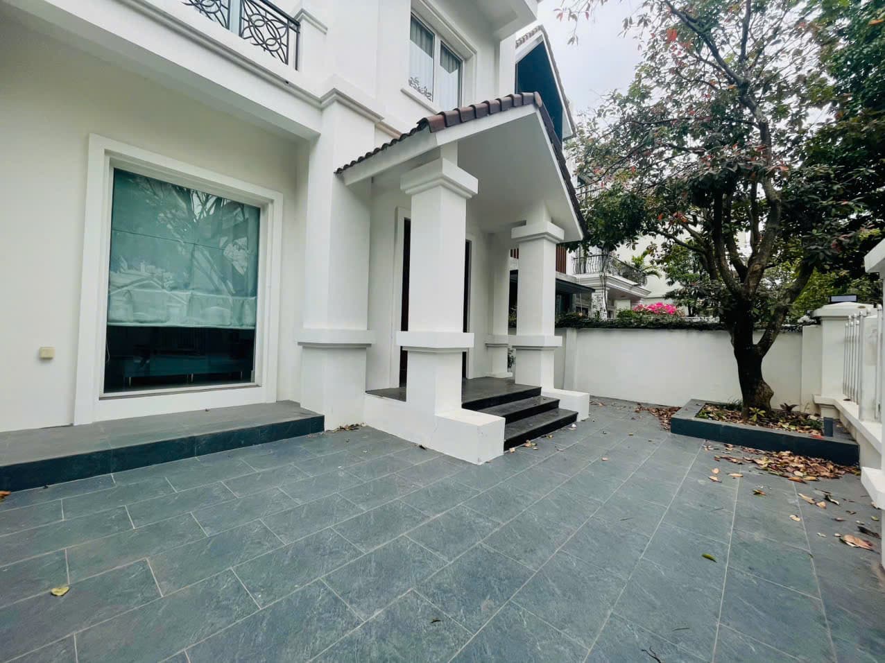 Spacious 3-Bedroom Villa for Rent at Hoa Sua 10, Vinhomes Riverside