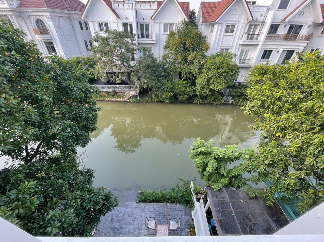 3-Bedroom Riverside Villa for Rent at Hoa Sua 03, Vinhomes Riverside