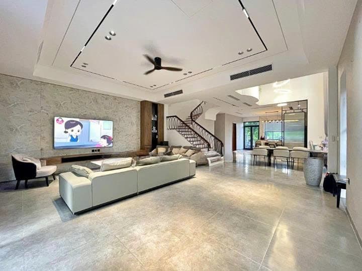 3-Bedroom Riverside Villa for Rent at Hoa Sua 11, Vinhomes Riverside