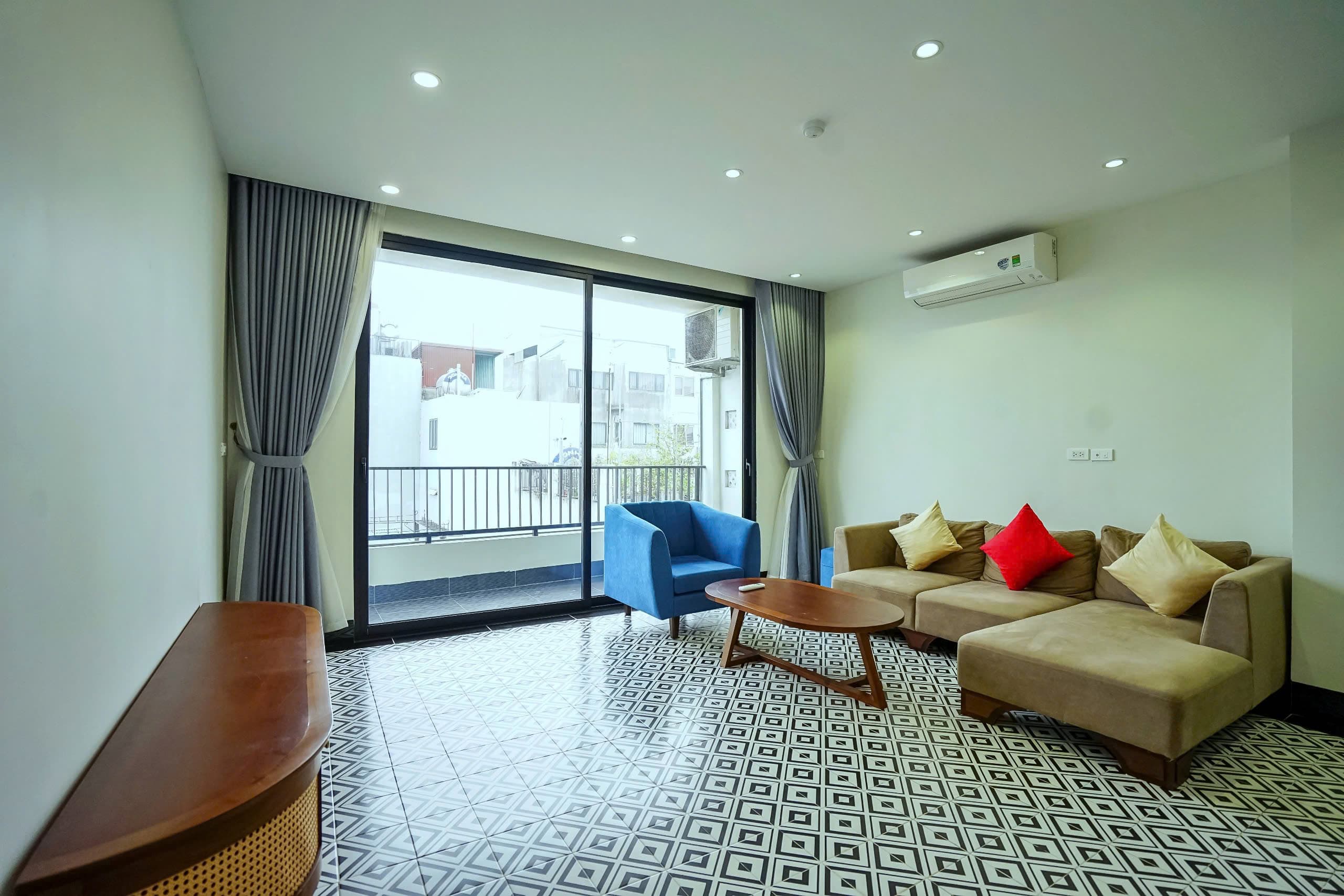 Balcony 3-Bed Apartment for Rent in West Lake, Hanoi