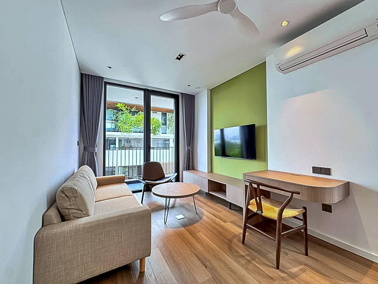 1-Bedroom Serviced Apartment for Rent on Au Co, Tay Ho – 45m² with West Lake View