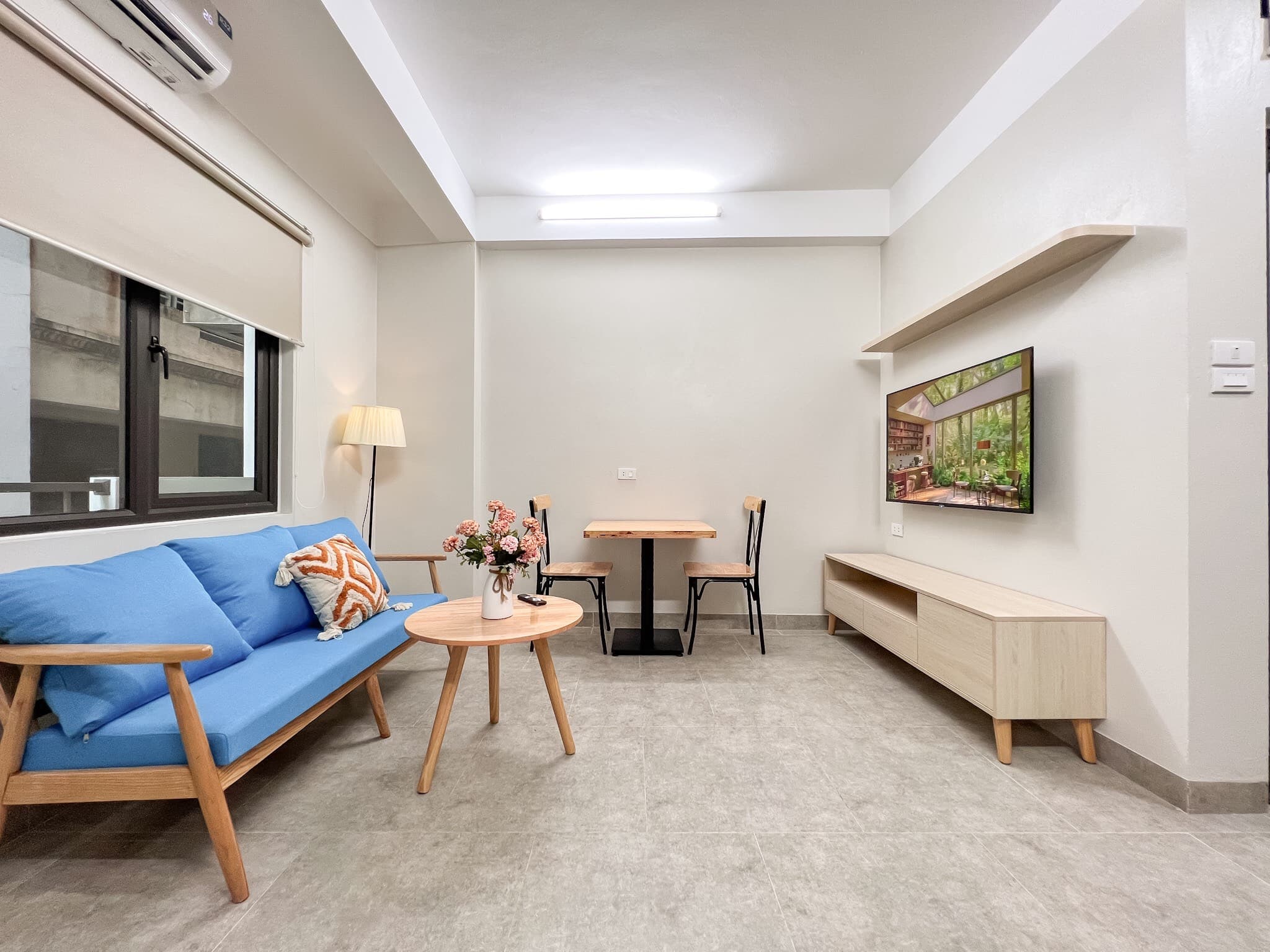 Balcony 1-Bed Apartment for Rent in West Lake, Hanoi