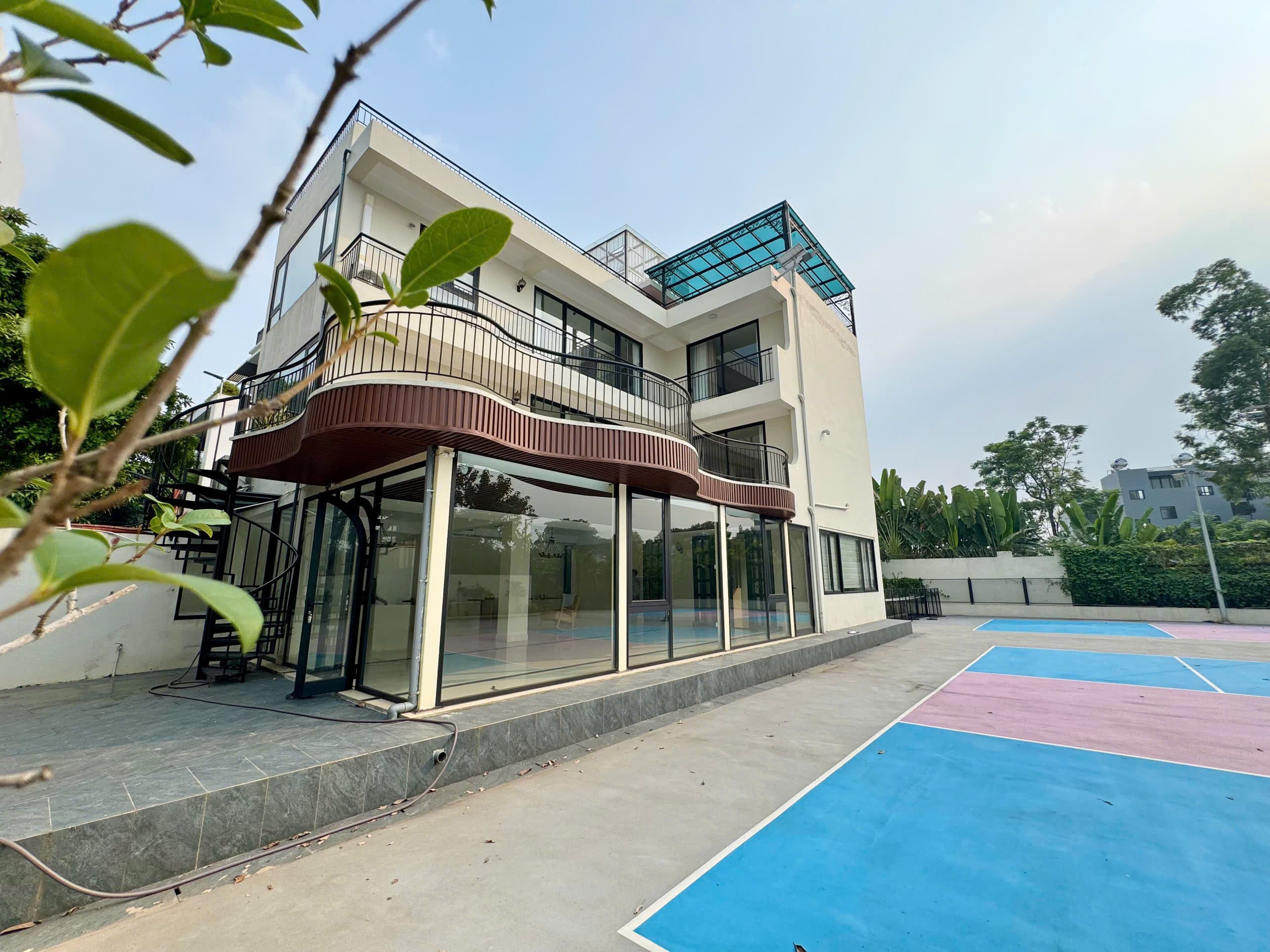 Balcony 5-Bed Villa for Rent in Long Bien, Hanoi