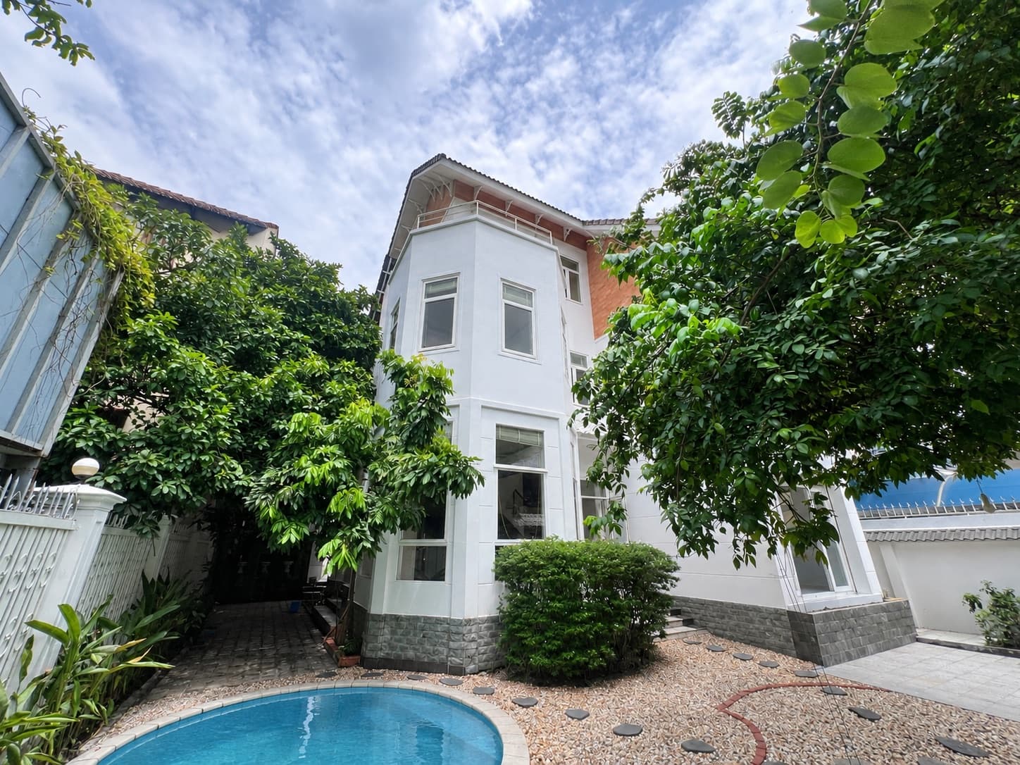 Balcony 5-Bed Villa for Rent in Quận 2, Ho Chi Minh City