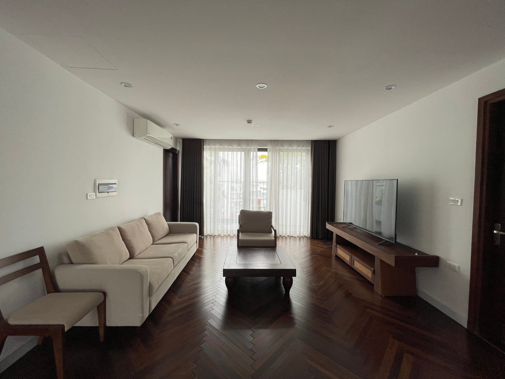 Balcony 4-Bed Apartment for Rent in West Lake, Hanoi
