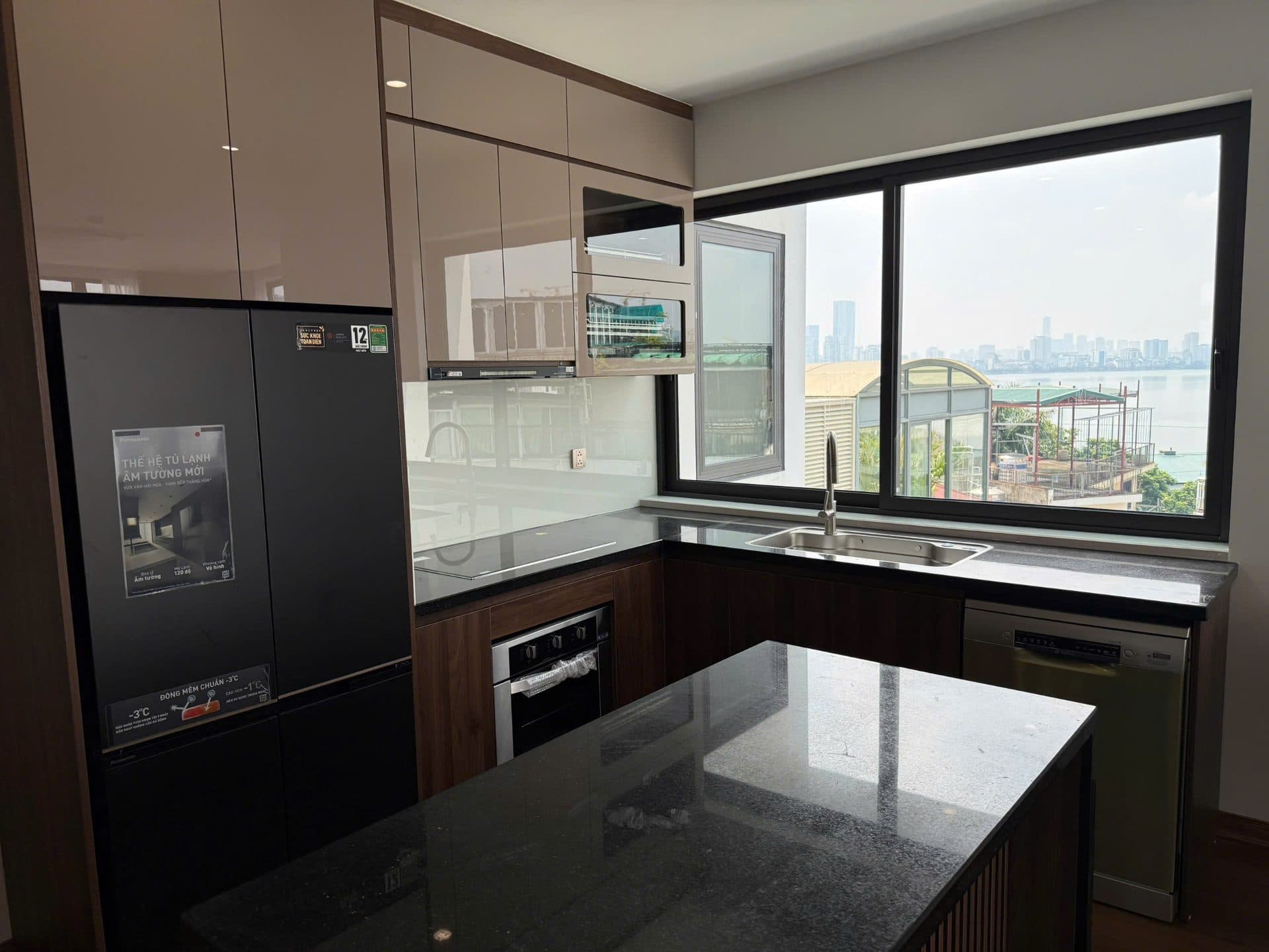 Lake View 3-Bed Apartment for Rent in West Lake, Hanoi