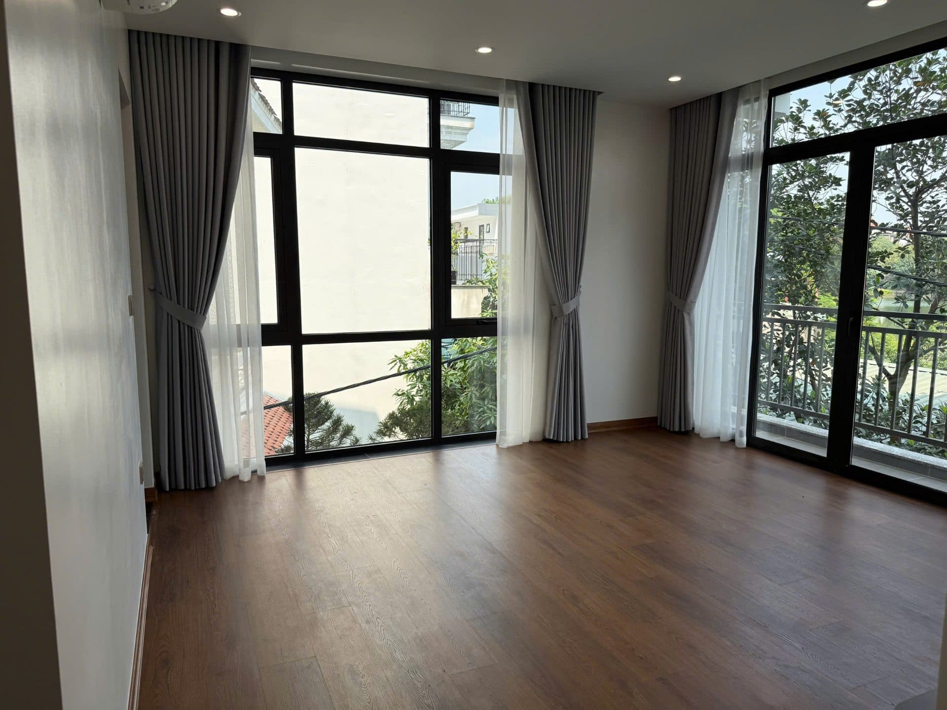 Lake View 2-Bed Apartment for Rent in West Lake, Hanoi