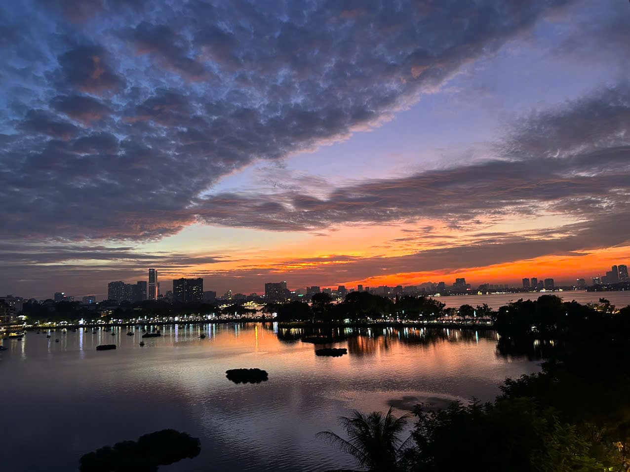 Lake View 2-Bed Apartment for Rent in West Lake, Hanoi