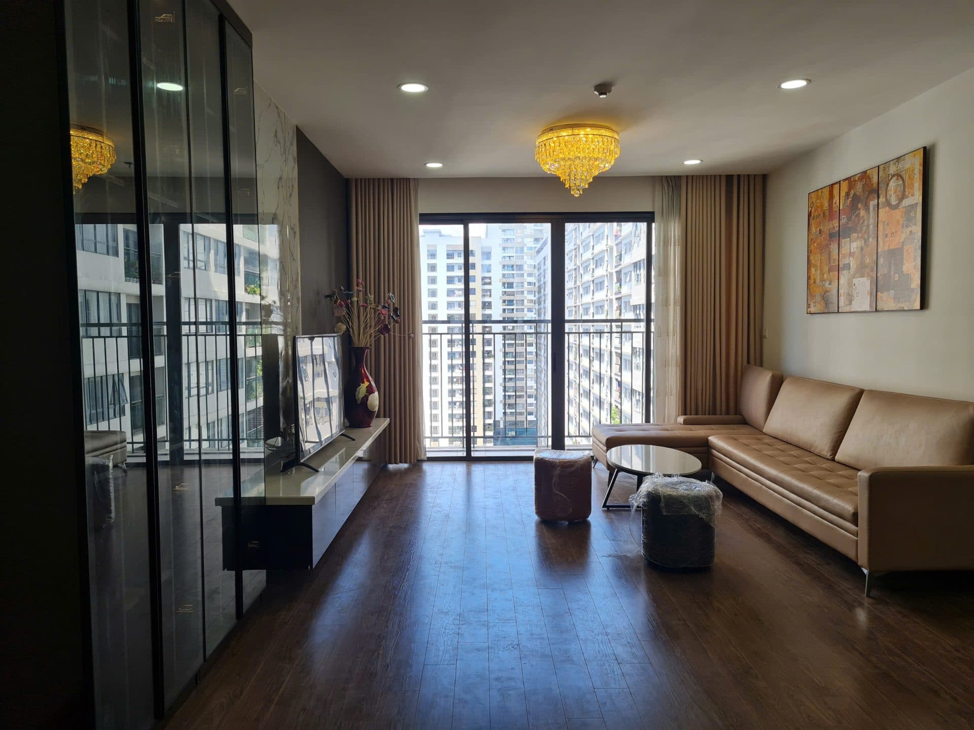 Balcony 3-Bed Apartment for Rent in West Lake, Hanoi