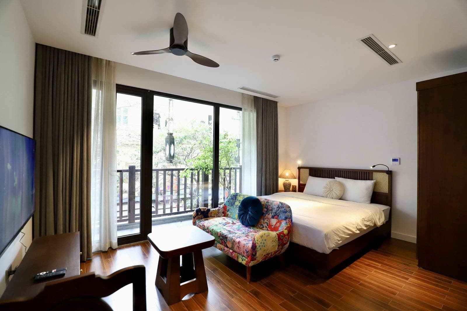 Balcony Studio for Rent in Ba Dinh, Hanoi