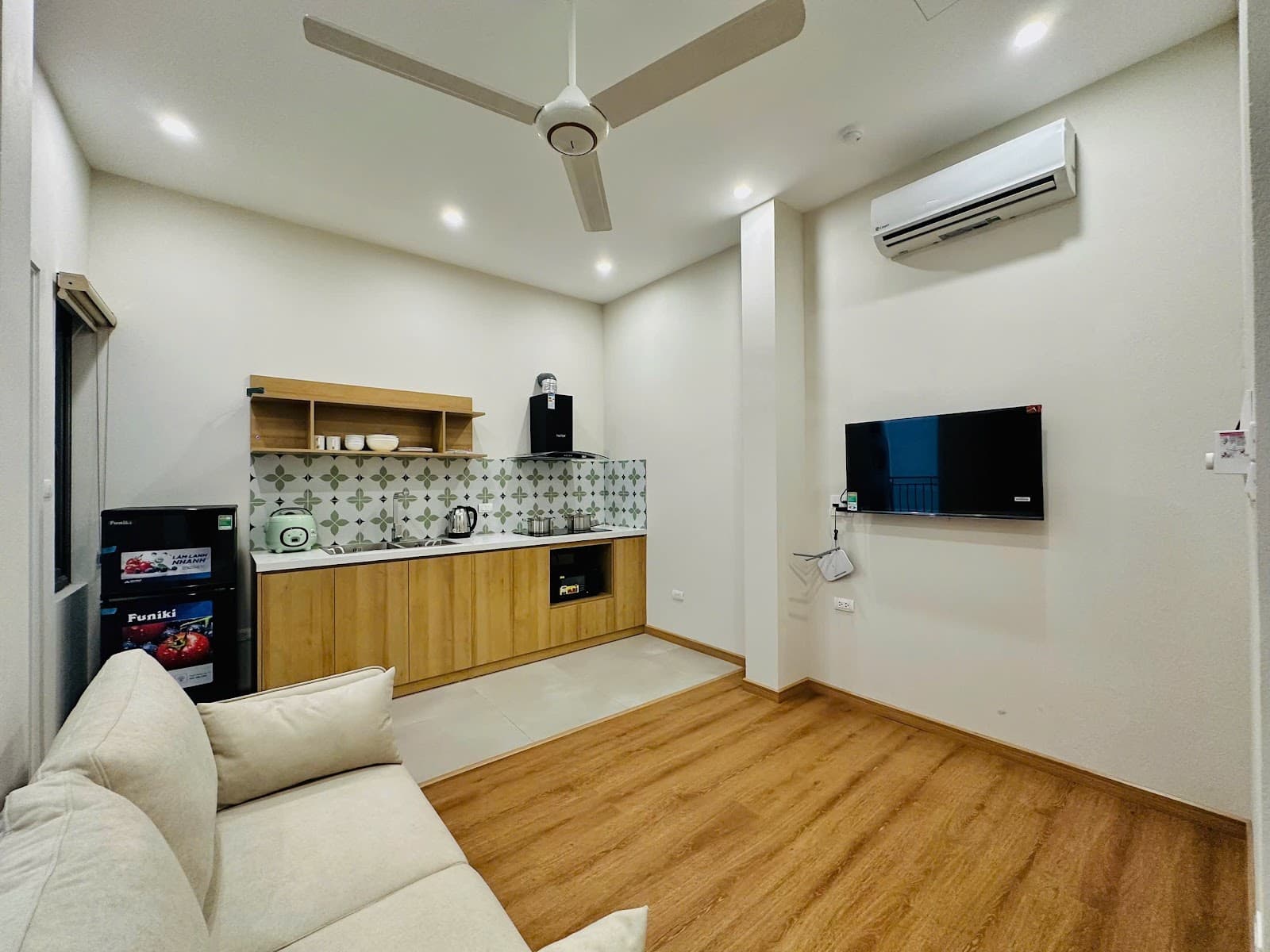 Nice Decor 1-Bedroom Flat with Balcony on To Ngoc Van, Tây Hồ 2