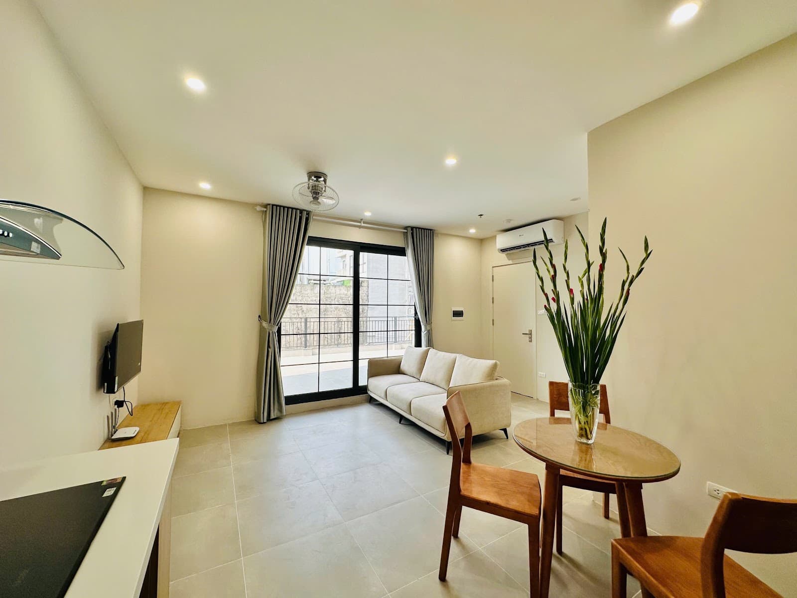 Top Floor 1-Bedroom Apartment with Huge Balcony on To Ngoc Van, Tây Hồ · Unit 701 2