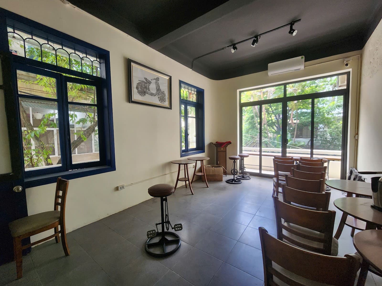 Commercial Space at Nguyên Hồng, Đống Đa