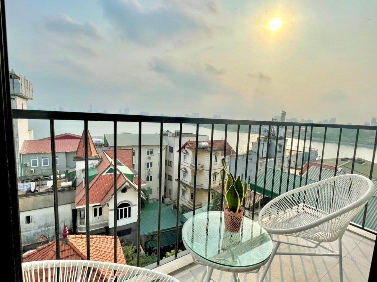 Lake View 1-Bed Apartment in Tay Ho 3