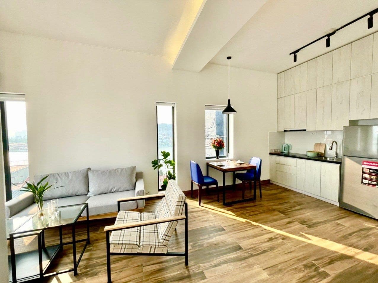Lake View 1-Bed Apartment in Tay Ho