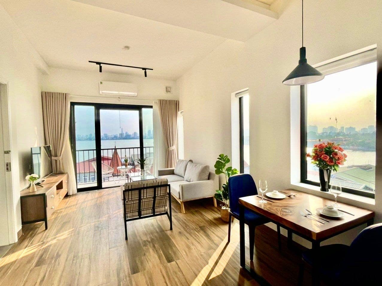 Lake View 1-Bed Apartment in Tay Ho 2