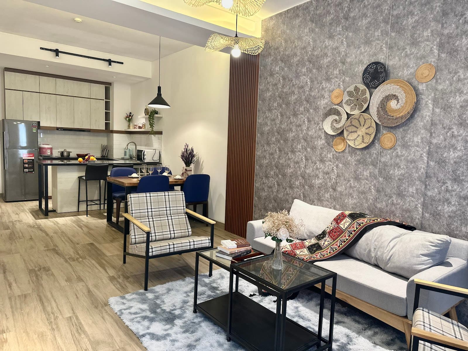 Lake View 2-Bed Apartment in Tay Ho 2
