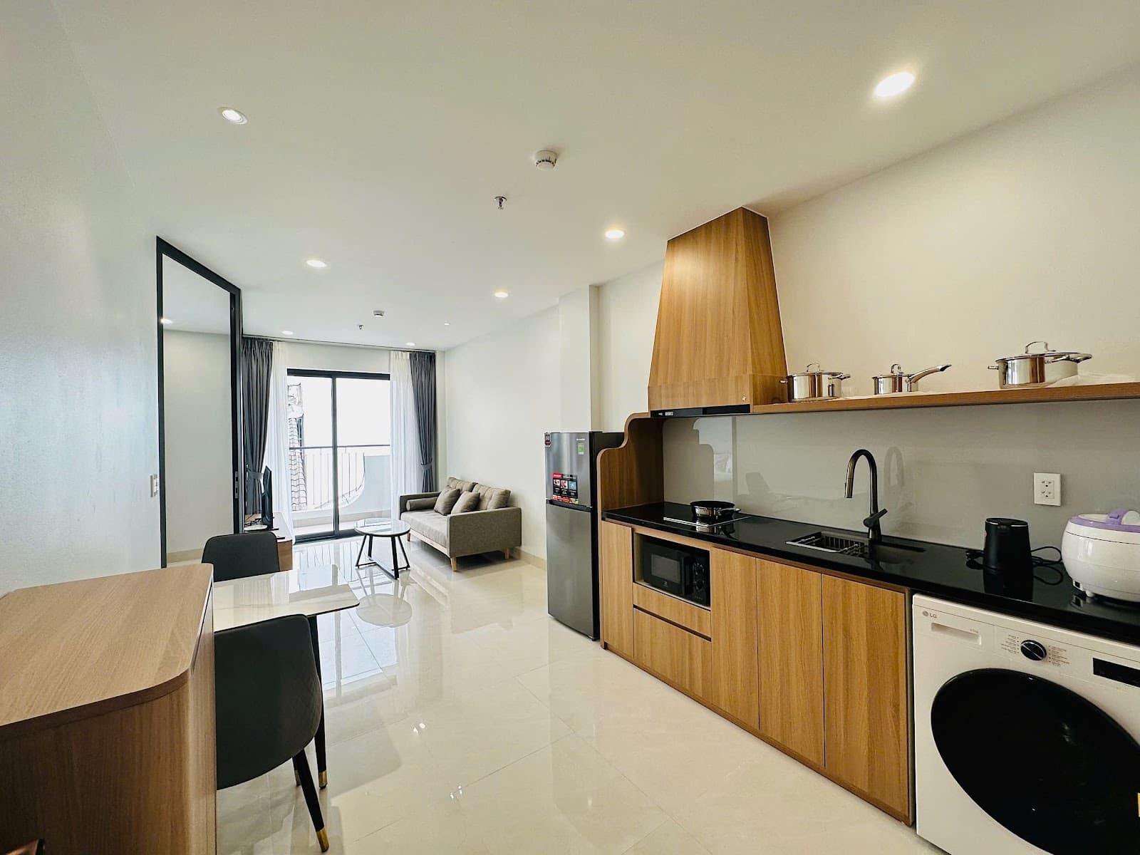Cozy 1-Bedroom Apartment with Balconyon 58 Tu Hoa, Tây Hồ 3