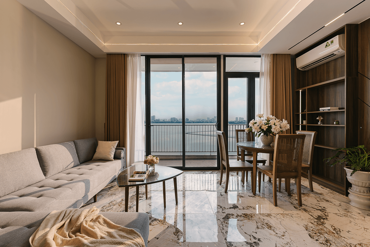 Lake View 3-Bed Apartment in Tây Hồ · 138 Vu Mien