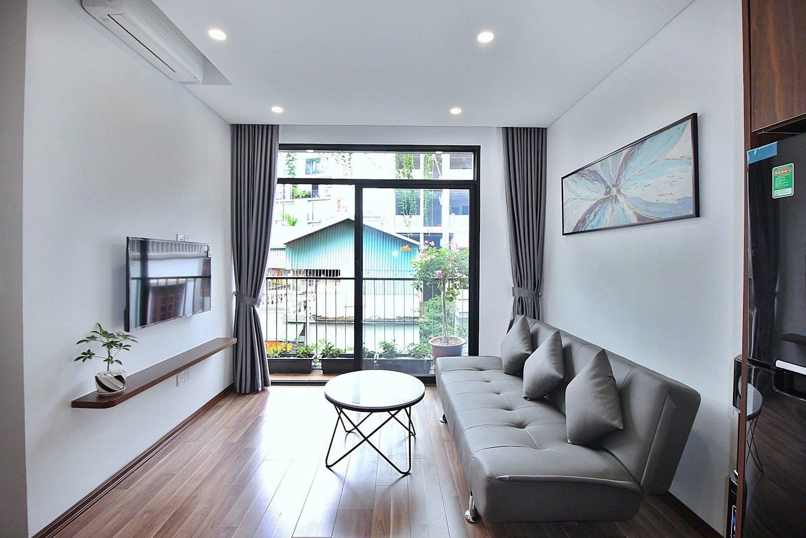 Balcony 1-Bed Apartment for Rent in West Lake, Hanoi