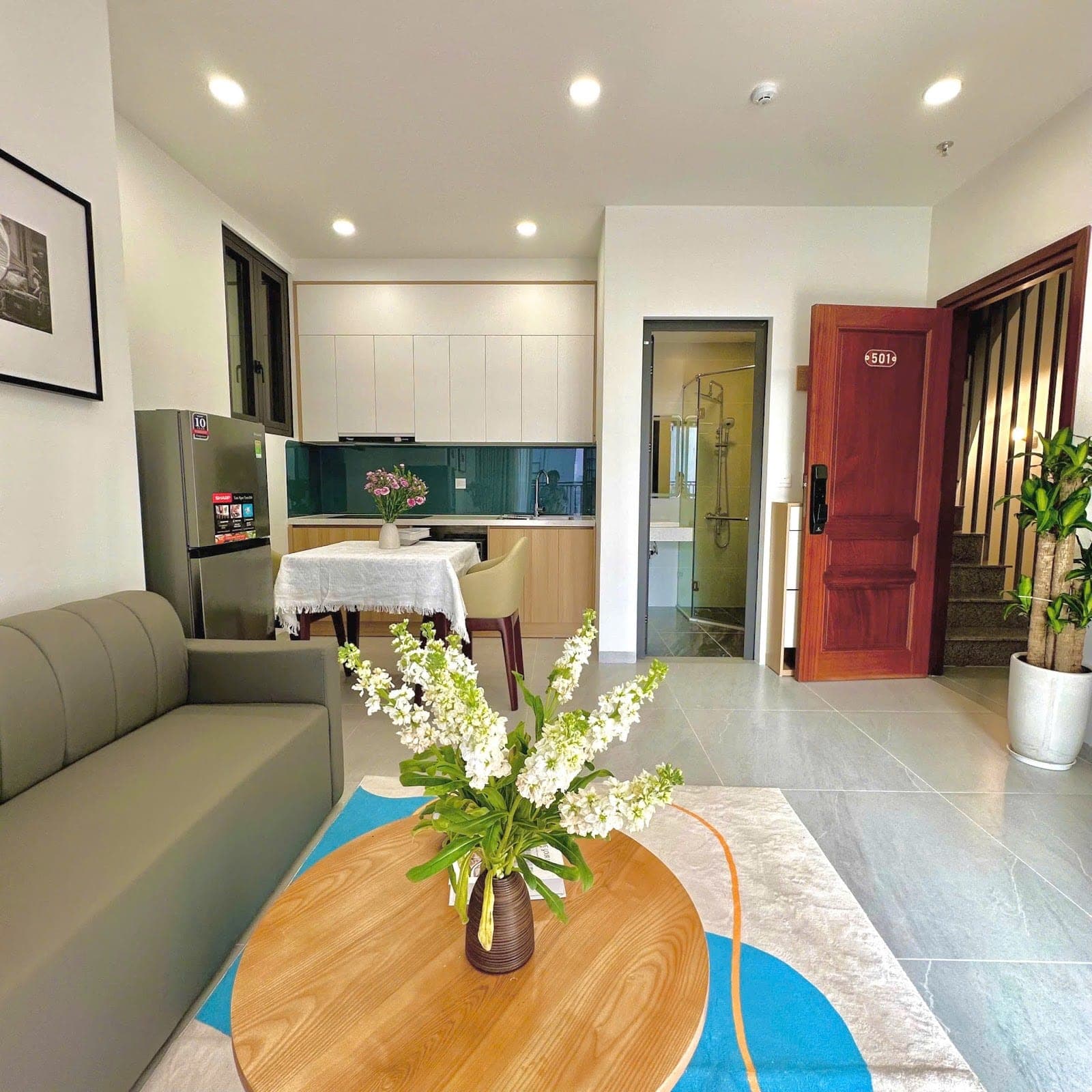 Modernized Balcony 1-Bed Apartment in Tây Hồ · TRỊNH CÔNG SƠN (Unit 401)