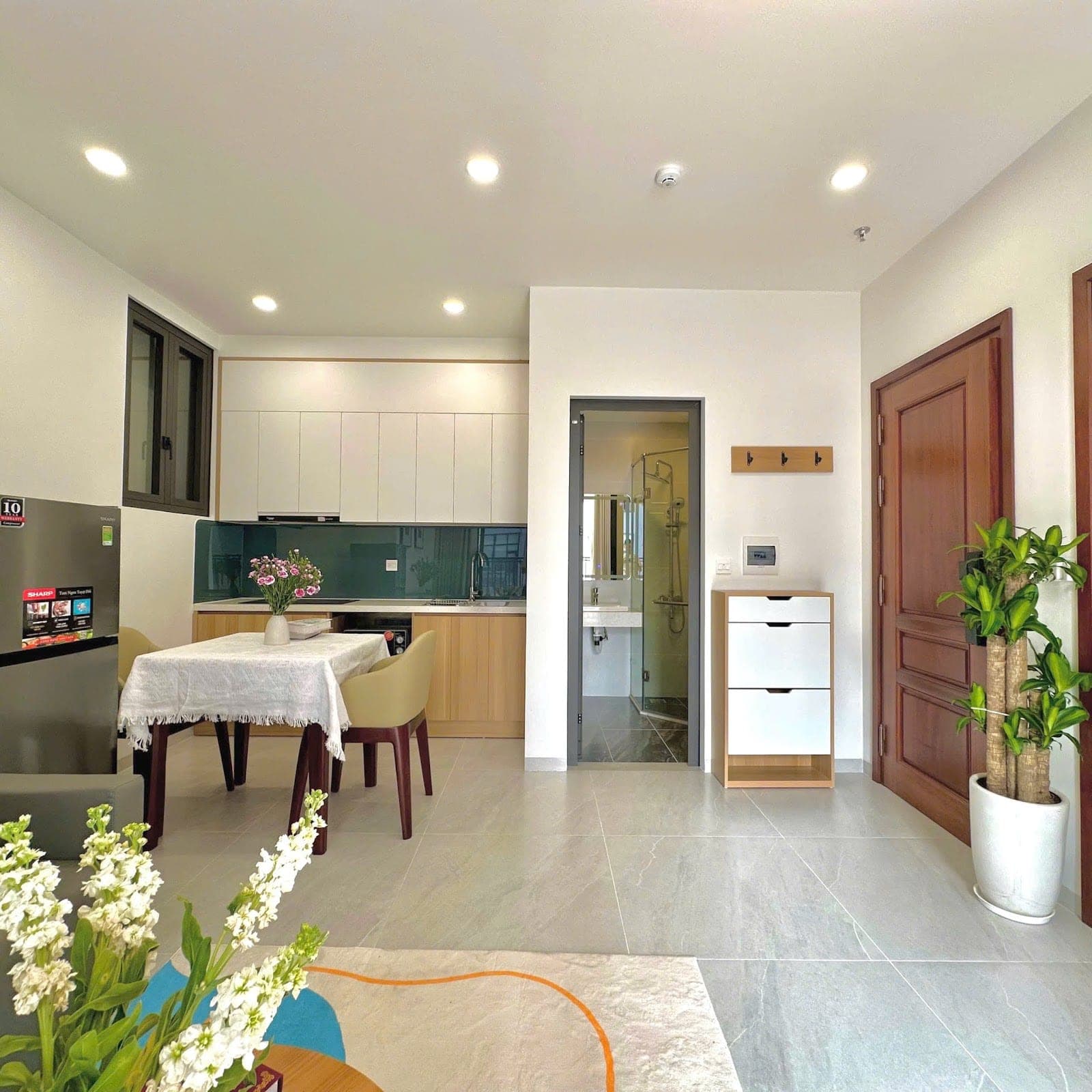 Modernized 1-Bedroom Apartment with Balcony in Tây Hồ · TRỊNH CÔNG SƠN (Unit 401) 3