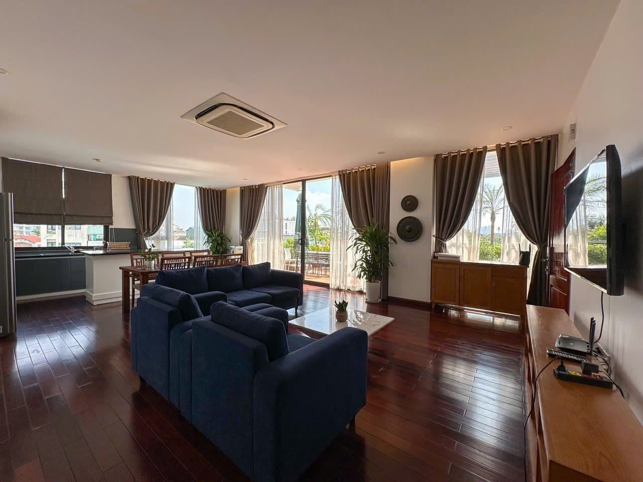 Balcony 4-Bed Apartment for Rent in West Lake, Hanoi