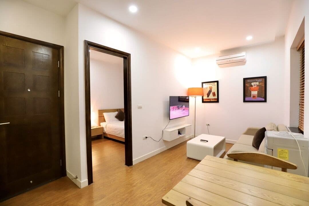 1-Bedroom Apartment with Balcony on To Ngoc Van, Tây Hồ