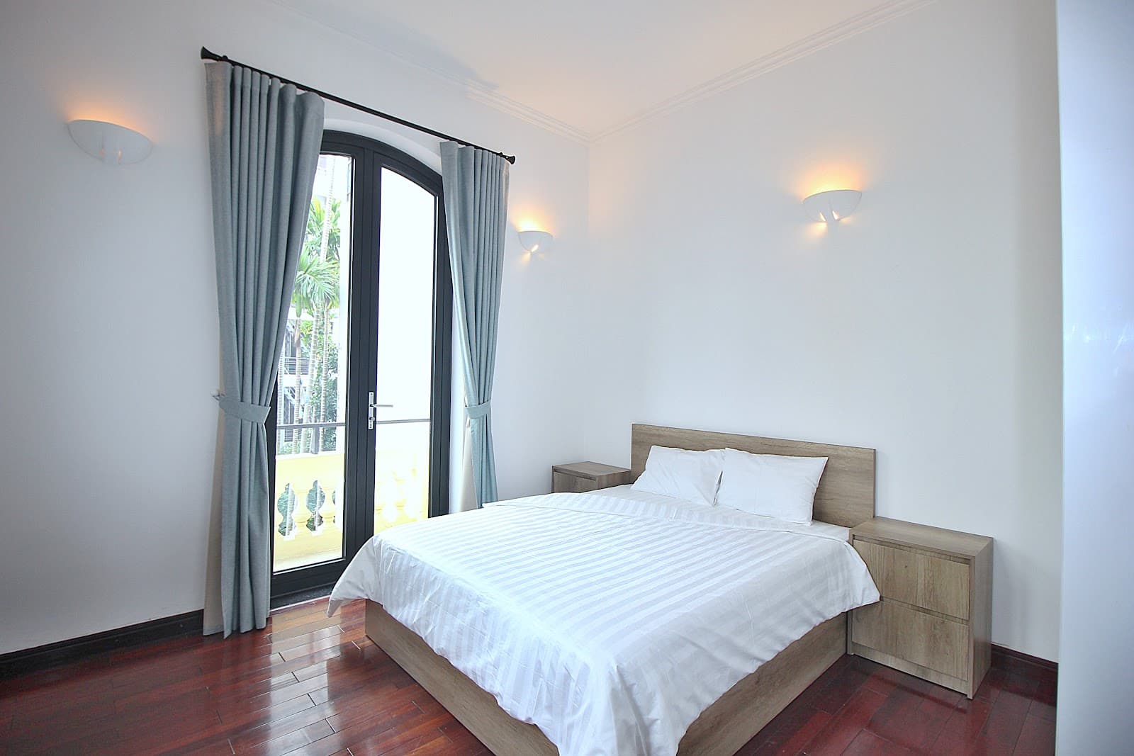 Warm 4-Bedroom Villa in Tây Hồ · 12/2/5 Dang Thai Mai 3