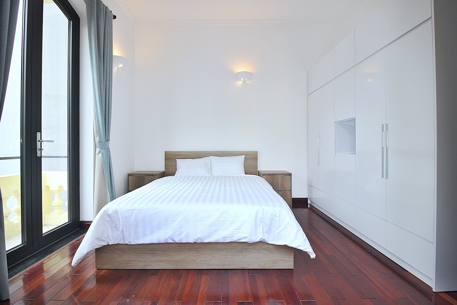Warm 4-Bedroom Villa in Tây Hồ · 12/2/5 Dang Thai Mai