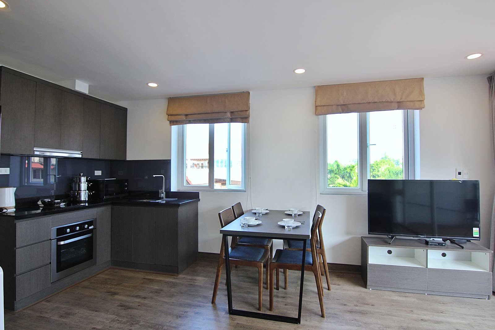 Well Managed Apartment on 12/2/5 Đặng Thai Mai, Vietnam 3