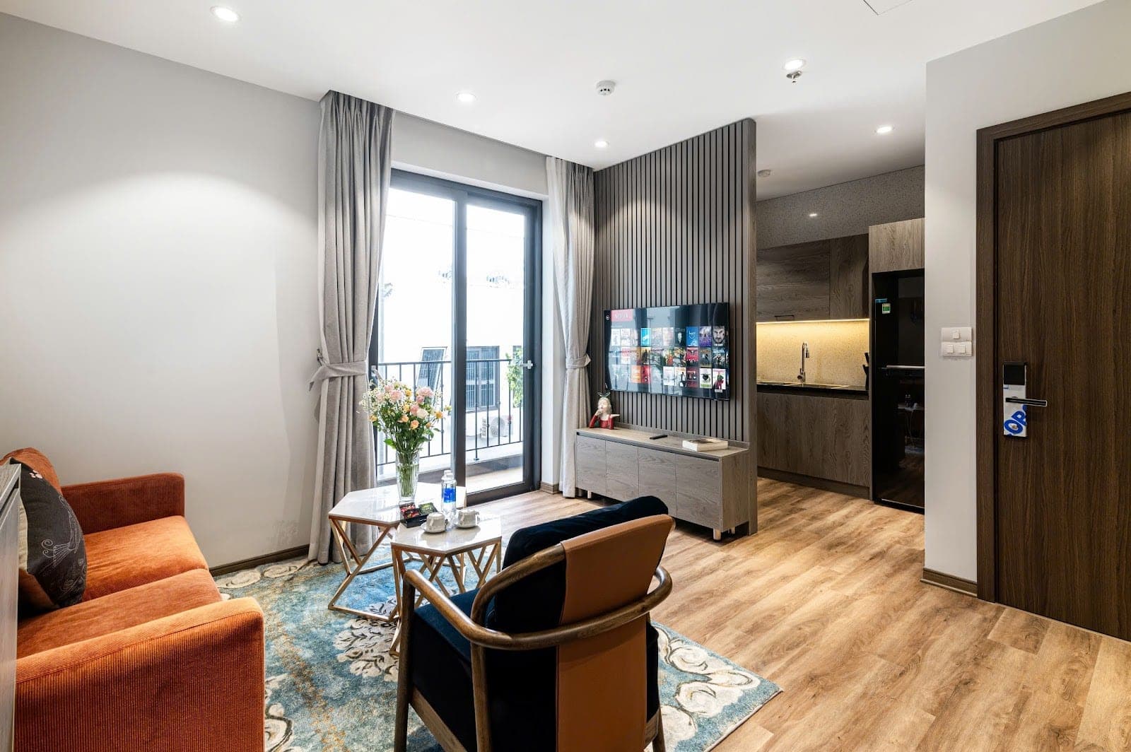 Well Located 2-Bed Apartment in Tay Ho