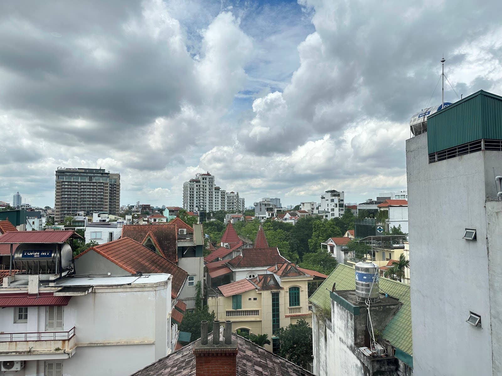 Stylish 2-Bed Apartment in Tay Ho 3