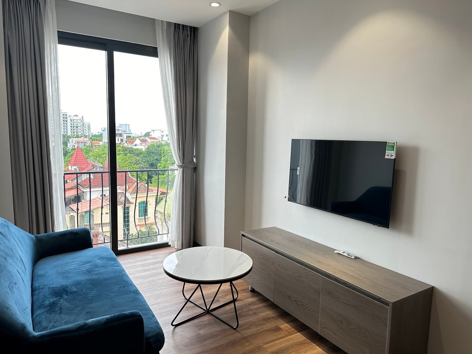 Stylish 2-Bed Apartment in Tay Ho 2