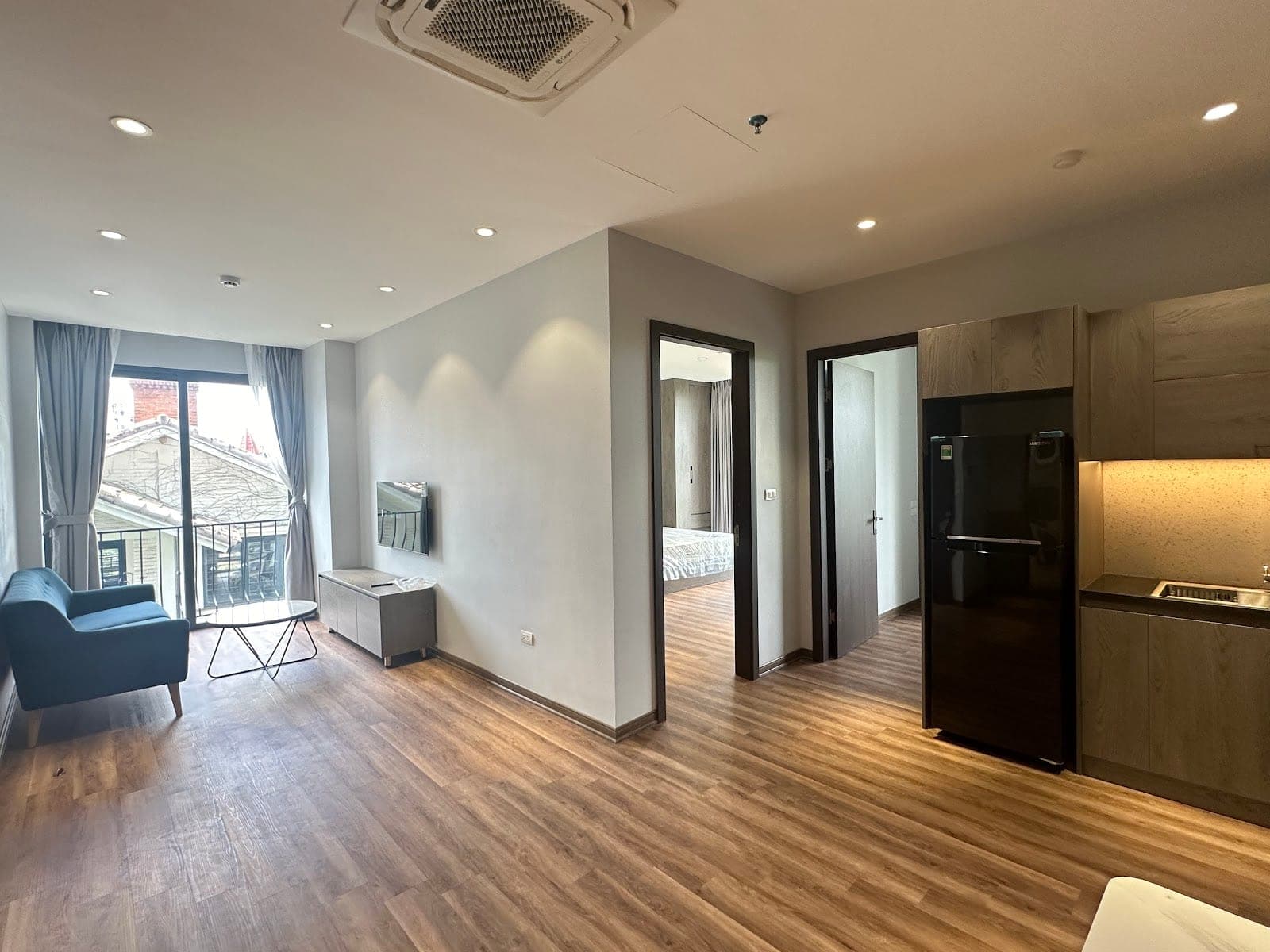 Balcony 2-Bed Apartment in Tay Ho 3