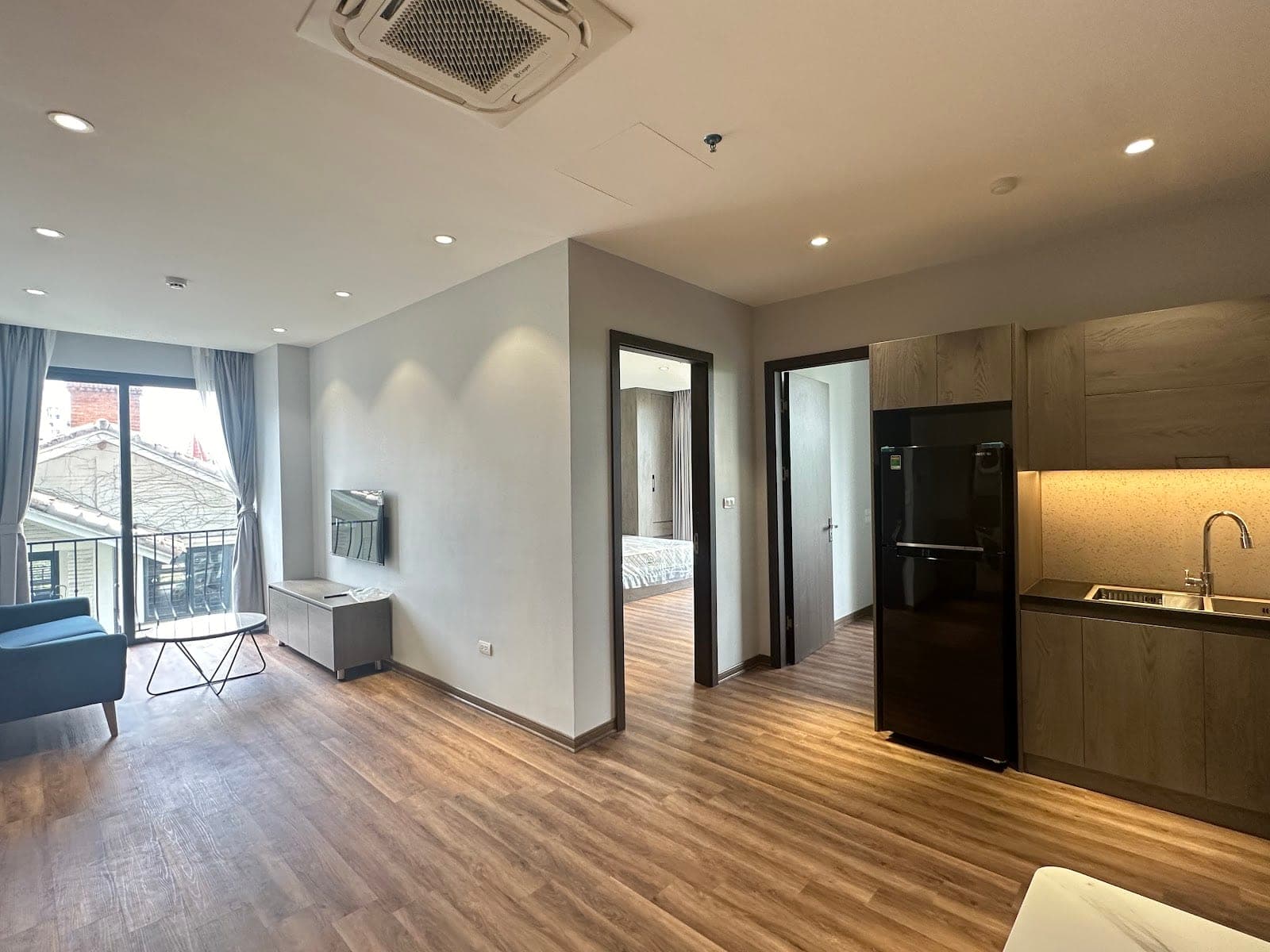 Balcony 2-Bed Apartment in Tay Ho