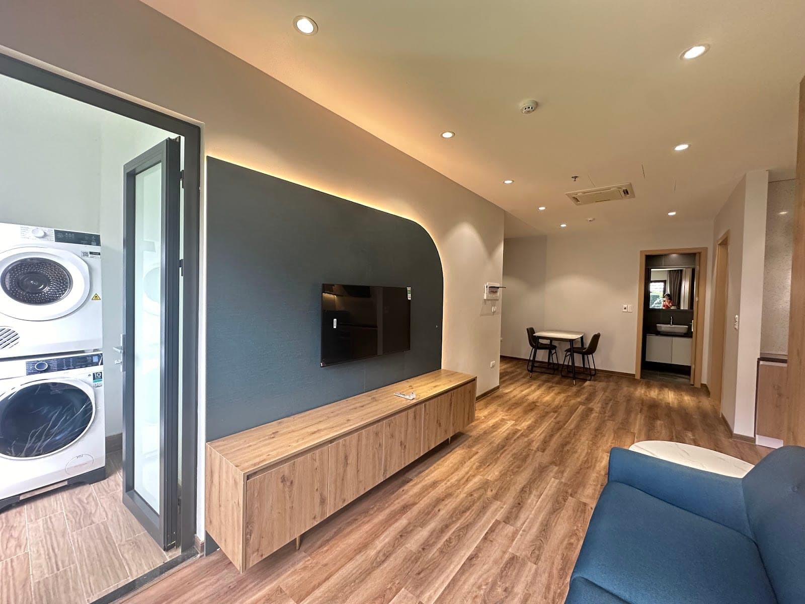 Natural Bright 2-Bed Apartment in Tay Ho 3