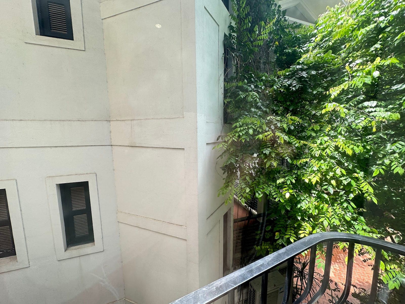 Balcony 2-Bed Apartment in Tay Ho 2