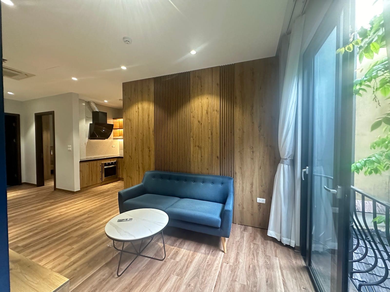 Balcony 2-Bed Apartment in Tay Ho