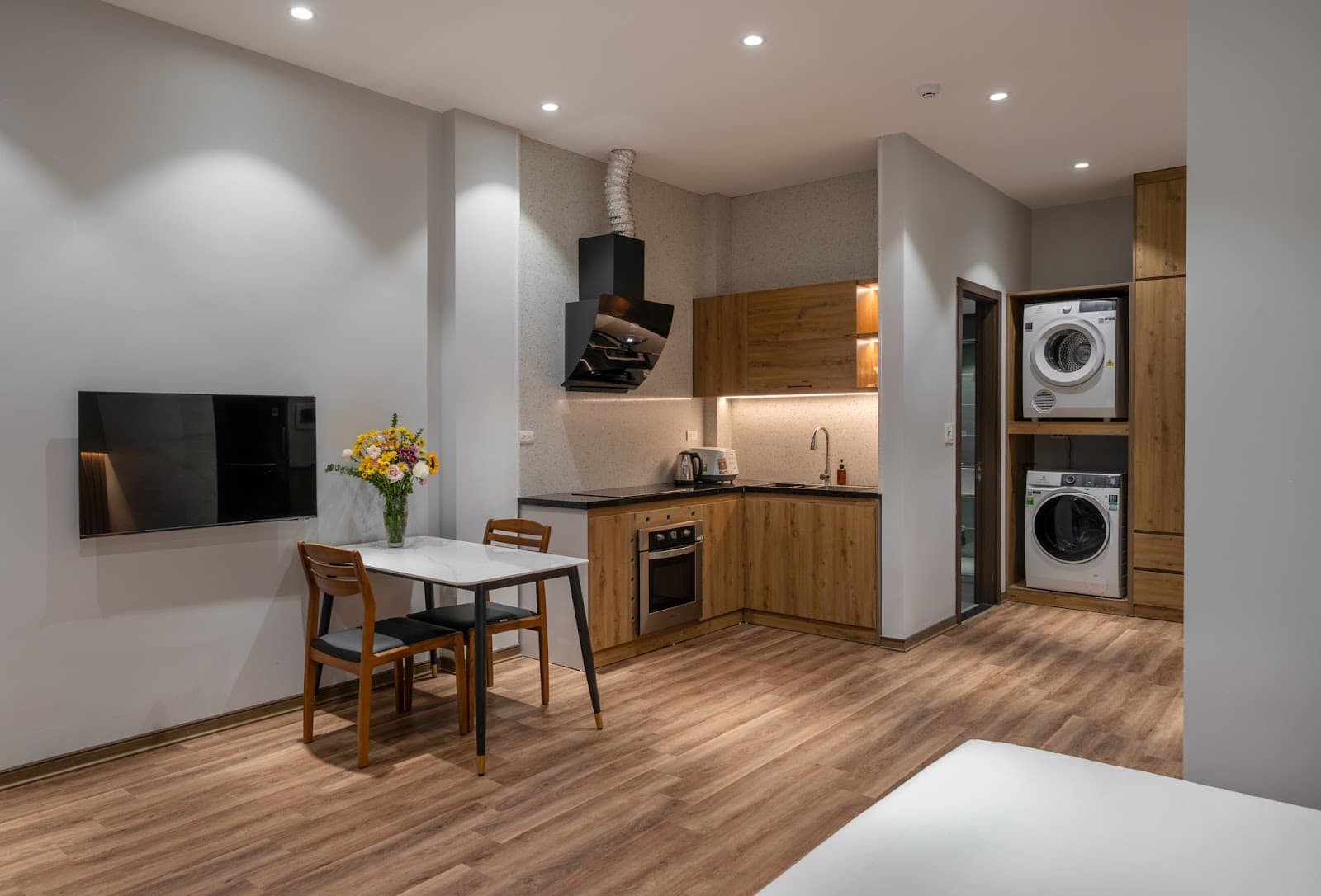 Modern Studio in Tay Ho 3