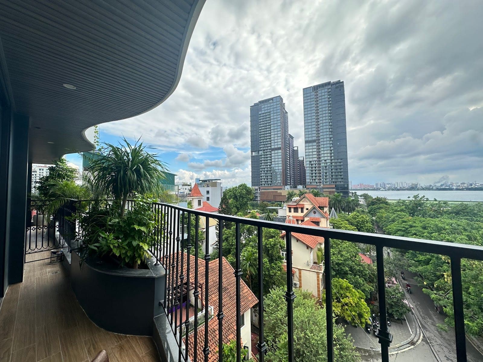 Prime 2-Bed Apartment in Tay Ho 2