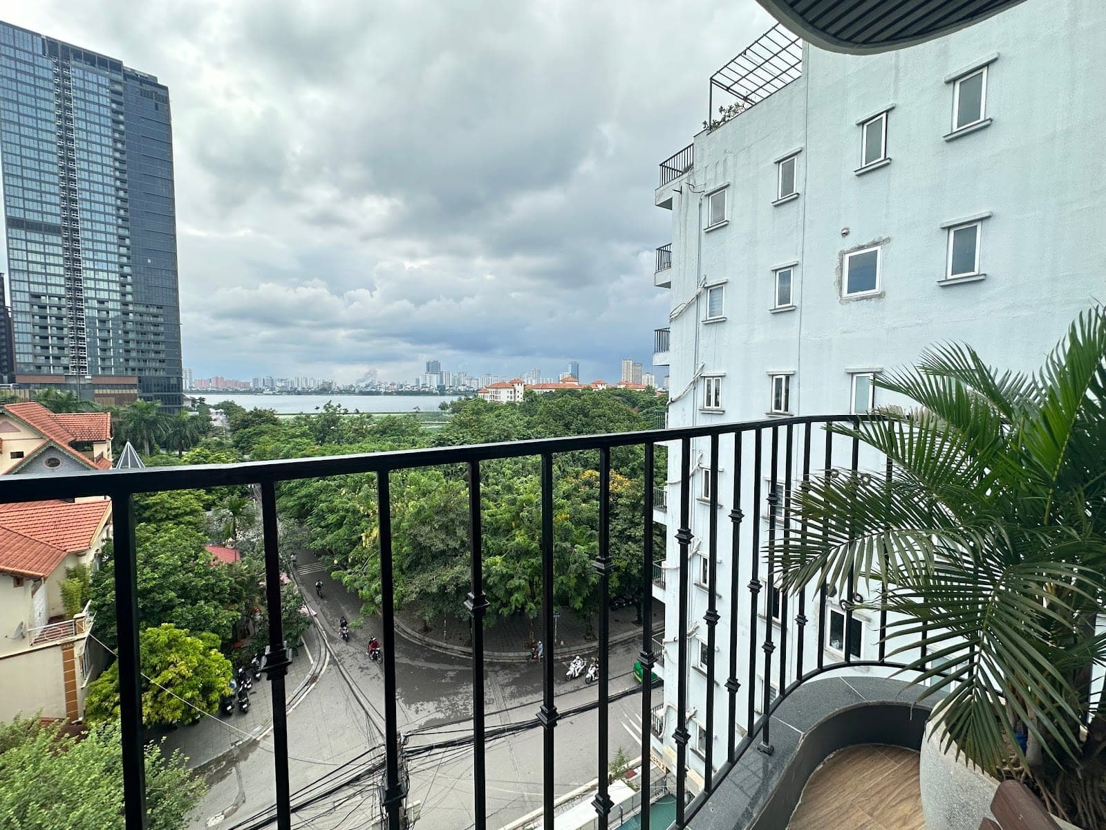 Prime 2-Bed Apartment in Tay Ho 3
